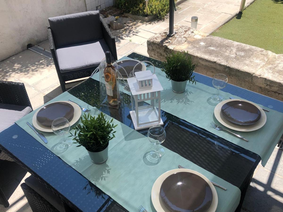 Maison tendance avec jardin, centre village, Alpilles, familles Eyragues Extérieur photo