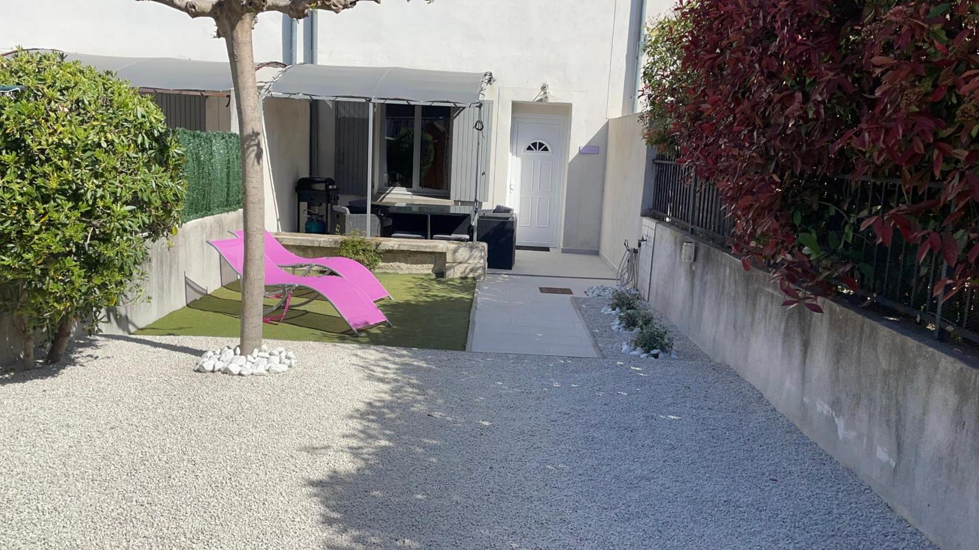 Maison tendance avec jardin, centre village, Alpilles, familles Eyragues Extérieur photo